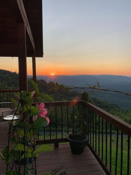 Blue Ridge Parkway Panoramic Paradise-60 Mile View Fancy Gap Extérieur photo